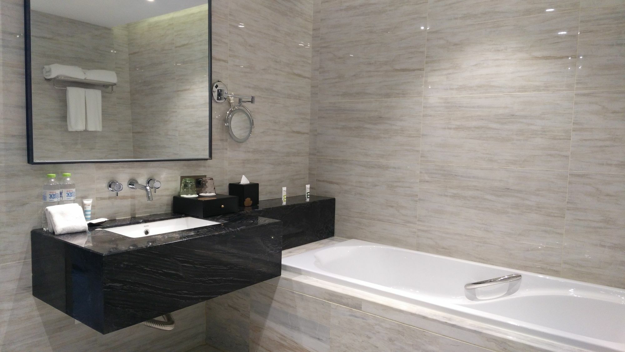 Hilton Garden Inn Wuhan Hankou Exterior photo